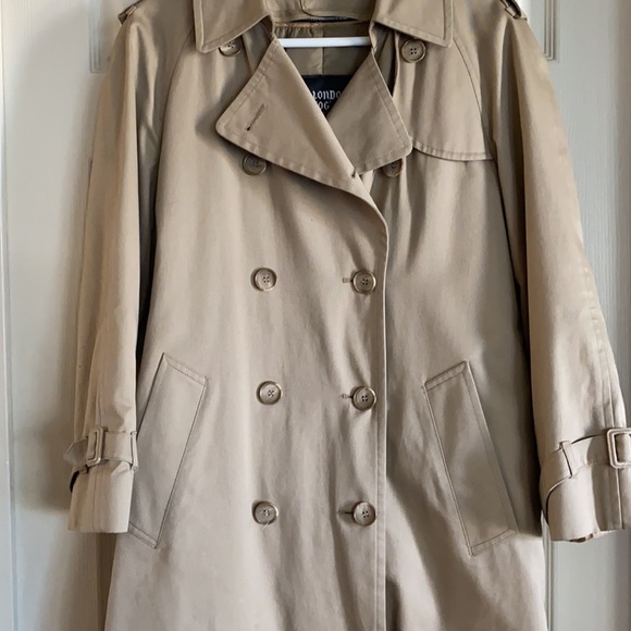 London Fog Trench Coat, Size 6 (missing belt). - Picture 9 of 9